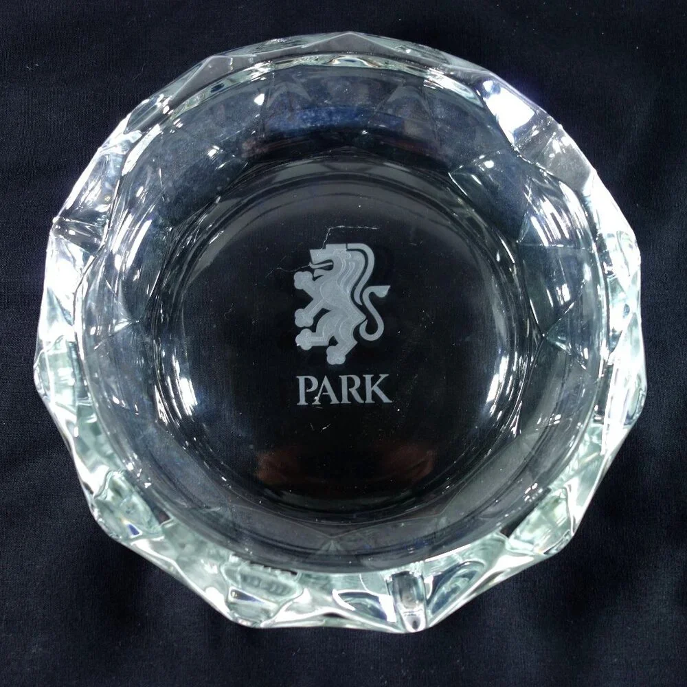 Vintage Large Heavy Clear Crystal Cigar Ashtray Lion & Park Etched in Center‎